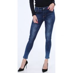 Jeansowe spodnie dopasowane 510. Szare spodnie damskie marki Fasardi, s, z jeansu. Za 99,00 zł.