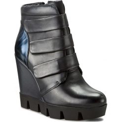 Botki CARINII - B3565 D59-H64-PSK-A44. Niebieskie botki damskie skórzane Carinii. W wyprzedaży za 279,00 zł.