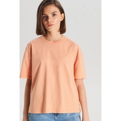 Koszulka oversize - Pomarańczowy. Pomarańczowe koszulki damskie Cropp, s, bez wzorów, bez kołnierzyka, bez rękawów. Za 39,99 zł.