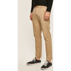 Izod - Spodnie. Zielone spodnie męskie IZOD, na co dzień, bez wzorów, z elastanu. Za 219,90 zł.