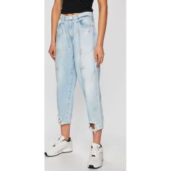 Guess Jeans - Jeansy Anla. Niebieskie jeansy damskie Guess Jeans, l, z podwyższonym stanem. Za 579,90 zł.
