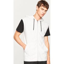 Bluza z krótkim rękawem - Jasny szar. Szare bejsbolówki męskie Reserved, l, z krótkim rękawem, krótkie. W wyprzedaży za 39,99 zł.