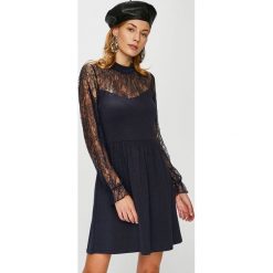 Only - Sukienka Lucca. Niebieskie sukienki damskie marki ONLY, na co dzień, s, bez wzorów, z elastanu, casualowe, bez kołnierzyka, bez rękawów, mini, rozkloszowane. W wyprzedaży za 89,90 zł.