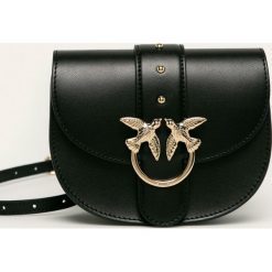 Pinko - Nerka skórzana. Białe nerki damskie Pinko, w paski, ze skóry, małe, z aplikacjami. W wyprzedaży za 587,90 zł.