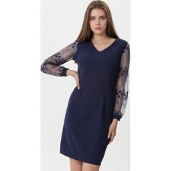 Ciemnoniebieska Sukienka Dusty Bun. Niebieskie sukienki damskie Born2be, na wiosnę, xl, bez wzorów, z tkaniny, wizytowe, bez kołnierzyka, bez rękawów. Za 99,99 zł.