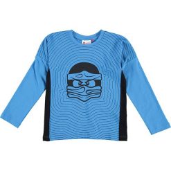 Koszulka "Tiger 103" w kolorze niebieskim. Niebieskie t-shirty chłopięce LEGO Wear, z nadrukiem, z długim rękawem. W wyprzedaży za 59,95 zł.
