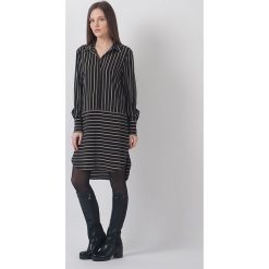 Sukienka "Ranana" w kolorze czarno-biało-karmelowym. Pomarańczowe sukienki damskie Chattawak, na co dzień, w paski, z bawełny, klasyczne, z klasycznym kołnierzykiem, bez rękawów, midi, proste. W wyprzedaży za 129,95 zł.