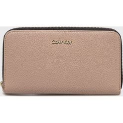 Calvin Klein - Portfel. Brązowe portfele damskie Calvin Klein, z materiału. Za 269,90 zł.