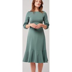 Sukienka Dairon Dark Forest XS zielony. Zielone sukienki damskie Marie Zélie, na co dzień, s, w paski, z elastanu, z falbankami, bez rękawów, rozkloszowane. W wyprzedaży za 256,90 zł.