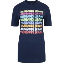 T-shirt Trussardi Jeans. Niebieskie koszulki męskie s, bez wzorów, z jeansu, z włoskim kołnierzykiem, bez rękawów. Za 99,00 zł.