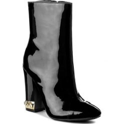 Botki GUESS - Ladybug FLLAD3 PAT10 BLACK. Czarne botki damskie na obcasie marki Guess, z materiału. W wyprzedaży za 439,00 zł.