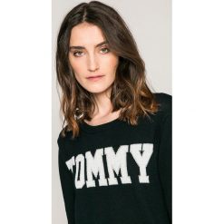 Tommy Hilfiger - Sweter Rachel. Czarne swetry oversize damskie TOMMY HILFIGER, m, z bawełny. W wyprzedaży za 399,90 zł.