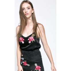 Review - Top. Czarne topy damskie marki Review, l, z aplikacjami, z materiału. W wyprzedaży za 37,90 zł.