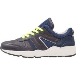 Jochie & Freaks Tenisówki i Trampki dark blue. Niebieskie buty chłopięce sportowe marki Jochie & Freaks, ze skóry, klasyczne. W wyprzedaży za 356,15 zł.