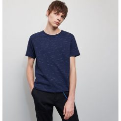 T-shirt z melanżowej dzianiny - Granatowy. Niebieskie t-shirty męskie Reserved, s, bez wzorów, z dzianiny, bez kołnierzyka. Za 49,99 zł.