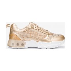 Guess Tandey Tenisówki Złoty. Żółte trampki i tenisówki damskie Guess, z aplikacjami, z materiału, bez zapięcia. Za 610,95 zł.