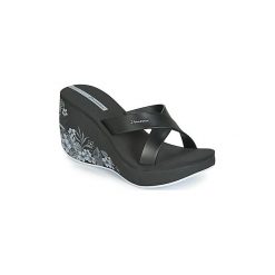 Klapki Ipanema LIPSTICK STRAPS V. Czarne klapki damskie marki Ipanema, bez wzorów, bez obcasa. Za 199,00 zł.