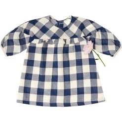 Sukienka w kolorze granatowo-kremowym. Niebieskie sukienki niemowlęce Benetton Kids, w kratkę, bez rękawów, midi, rozkloszowane. W wyprzedaży za 52,95 zł.