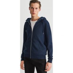 Rozpinana bluza z kapturem - Granatowy. Niebieskie bluzy męskie Reserved, s, bez wzorów, z kapturem, bez rękawów, z kapturem. Za 89,99 zł.