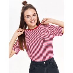 T-SHIRT DAMSKI Z NADRUKIEM. Czerwone t-shirty damskie marki TROLL, m, w paski, z dzianiny, bez kołnierzyka. W wyprzedaży za 24,99 zł.
