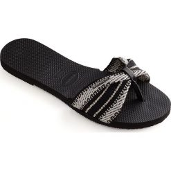 Havaianas - Japonki. Czarne klapki damskie Havaianas, bez wzorów, ze skóry ekologicznej, bez obcasa, na obcasie. Za 139,90 zł.