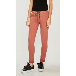 Answear - Spodnie Nomad. Pomarańczowe spodnie damskie ANSWEAR, s, bez wzorów, z bawełny, casualowe. W wyprzedaży za 59,90 zł.