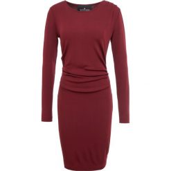 DESIGNERS REMIX MELODY DRESS Sukienka dzianinowa burgundy. Białe sukienki dzianinowe marki DESIGNERS REMIX, polo. Za 609,00 zł.