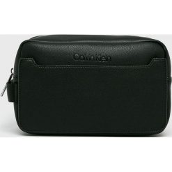 Calvin Klein - Kosmetyczka. Czarne kosmetyczki męskie Calvin Klein, bez wzorów, ze skóry ekologicznej. Za 299,90 zł.