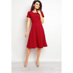 Bordowa Elegancka Rozkloszowana Sukienka. Czerwone sukienki damskie Molly.pl, na co dzień, s, bez wzorów, z materiału, eleganckie, z okrągłym kołnierzem, z krótkim rękawem, krótkie, midi, rozkloszowane. Za 139,90 zł.