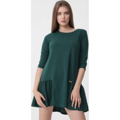Ciemnozielona Sukienka Odelia. Sukienki dziewczęce Born2be, bez wzorów, klasyczne, z krótkim rękawem, krótkie, mini, rozkloszowane. Za 69,99 zł.