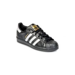 Buty Dziecko adidas SUPERSTAR. Czarne trampki dziewczęce Adidas, bez wzorów, bez zapięcia. Za 278,10 zł.