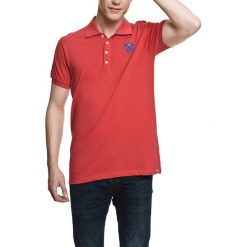 Koszulka polo w kolorze jasnoczerwonym. Czerwone koszulki polo Camel Active, Varsity, l. W wyprzedaży za 72,95 zł.