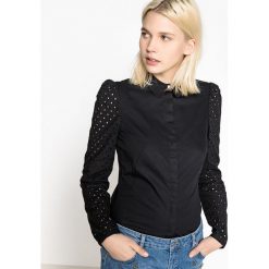 Dwumateriałowa koszulka z haftem angielskim na rękawach. Czarne t-shirty damskie marki MADEMOISELLE R, z haftami, z bawełny, z długim rękawem. Za 141,08 zł.