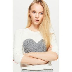 Sweter z sercem - Biały. Białe bez kategorii Cropp, s. Za 59,99 zł.