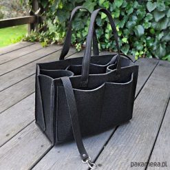 Filcowy organizer do torebki - czarny. Czarne torebki klasyczne damskie marki Pakamera, bez wzorów, na ramię, bez dodatków. Za 90,00 zł.