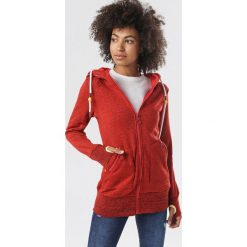 Czerwona Bluza Aerigana. Czerwone bluzy damskie Born2be, s, bez wzorów, bez rękawów, bez kaptura. Za 109,99 zł.