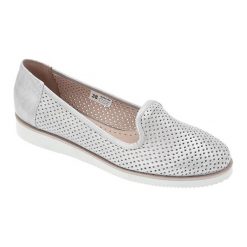 Skórzane lordsy w kolorze srebrnym. Baleriny damskie Clarks, Wojas. W wyprzedaży za 179,95 zł.