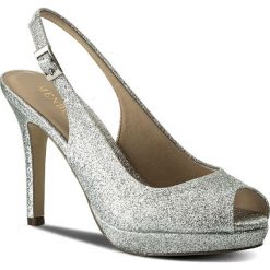 Sandały MENBUR - 09270 Silver 0009. Szare klapki damskie Menbur, z aplikacjami, ze skóry ekologicznej, bez obcasa, na obcasie. W wyprzedaży za 219,00 zł.
