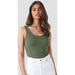 MANGO Tira Top - Green. Zielone topy damskie Mango, bez wzorów, z okrągłym kołnierzem. Za 52,95 zł.