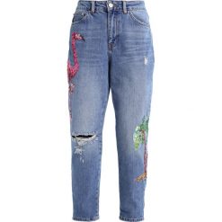 Boyfriendy damskie: Topshop Petite FLMINGO MOM Jeansy Relaxed Fit lightdenim