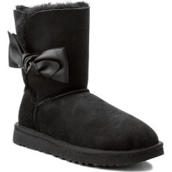 Buty UGG - W Daelynn 1019983 W/Blk. Czarne kozaki damskie Ugg, na zimę, ze skóry, bez zapięcia. W wyprzedaży za 609,00 zł.