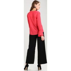 Bluzki asymetryczne: Saint Tropez BLOUSE WIDE SLEEVES OPENING Bluzka pink
