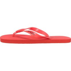 Calvin Klein Japonki Czerwony. Czerwone klapki męskie w paski, z materiału. Za 137,95 zł.