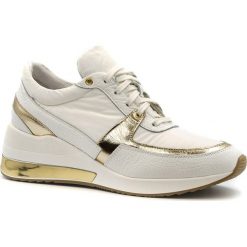 Sportowe białe sneakersy typu chunky ze złotą wstawką w podeszwie 278B. Białe buty sportowe damskie Neścior, z materiału. W wyprzedaży za 259,00 zł.