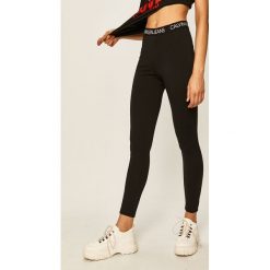 Calvin Klein Jeans - Legginsy. Czarne spodnie damskie Calvin Klein Jeans, s, bez wzorów, z elastanu. W wyprzedaży za 239,90 zł.