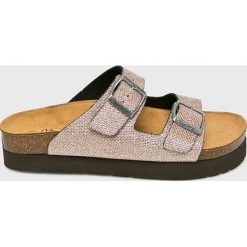 Pepe Jeans - Klapki Oban Blim. Różowe klapki damskie Pepe Jeans, bez wzorów, z jeansu, bez obcasa, na obcasie. W wyprzedaży za 139,90 zł.