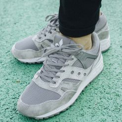 Saucony Grid SD (S70416-1). Szare buty sportowe męskie Saucony, ze skóry, bez zapięcia. Za 279,99 zł.