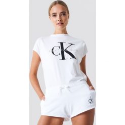 Calvin Klein Szorty Beach Runner - White. Białe bermudy damskie Calvin Klein, z nadrukiem. Za 202,95 zł.
