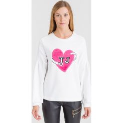 BIAŁA BLUZA TRUSSARDI JEANS. Białe bluzy damskie Trussardi Jeans, xs, z aplikacjami, z jeansu, bez rękawów, bez kaptura. Za 186,45 zł.