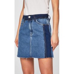 Tommy Jeans - Spódnica. Niebieskie spódniczki damskie z bawełny, casualowe, mini, proste. W wyprzedaży za 269,90 zł.